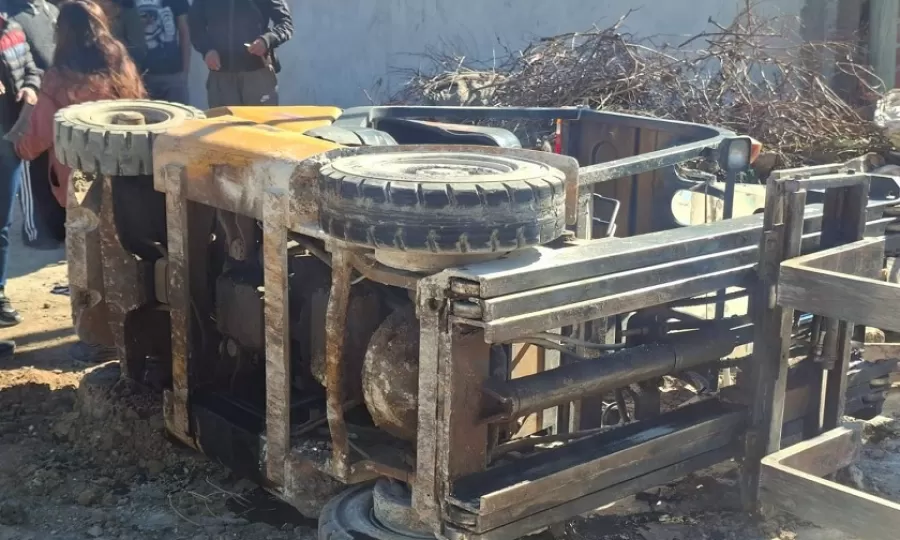 Un autoelevador volc&oacute; en un corral&oacute;n de materiales, aplast&oacute; a un operario y lo mat&oacute;