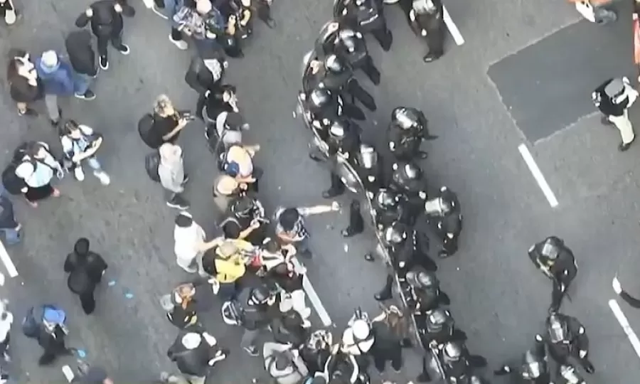 Tensi&oacute;n en el Congreso por la Ley de Glaciares: se registraron incidentes entre manifestantes y la Polic&iacute;a